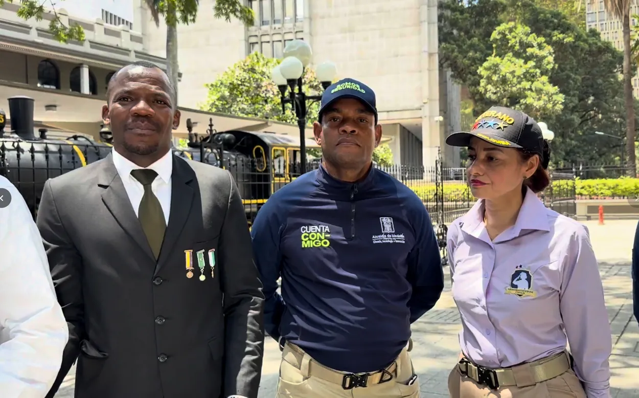 Integrantes y colaboradores durante encuentro de veteranos