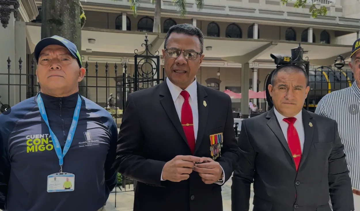 Participantes de la comunidad de veteranos en encuentro institucional
